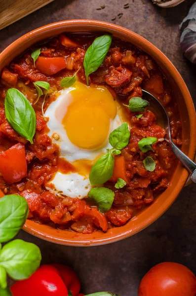 Shakshuka basit ve lezzetli