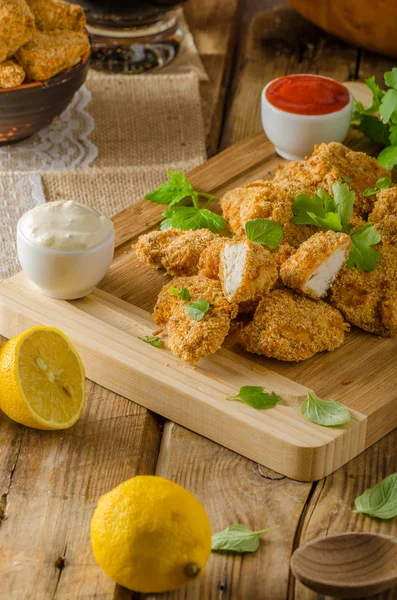 Chicken popcorn with garlic — Stock Photo, Image