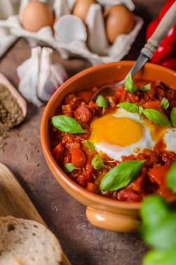 Shakshuka basit ve lezzetli