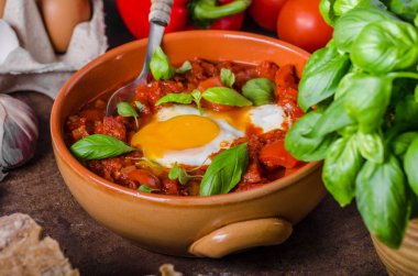 Shakshuka basit ve lezzetli