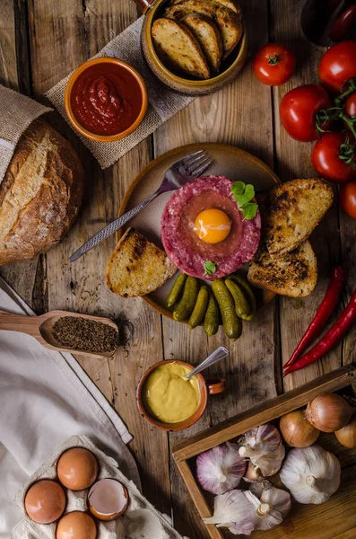 Plato de tártaro de carne — Foto de Stock