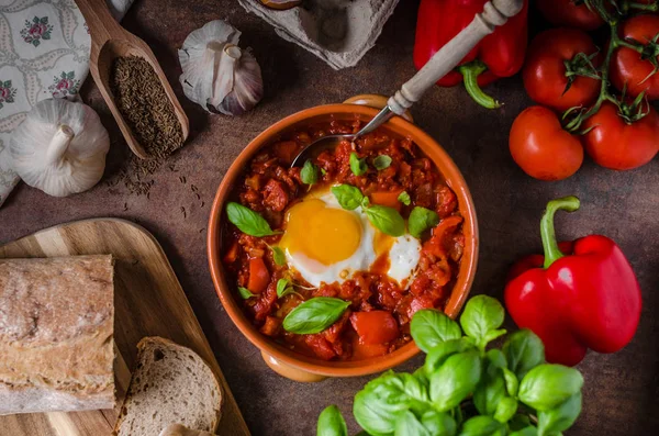 Shakshuka простой и вкусный — стоковое фото