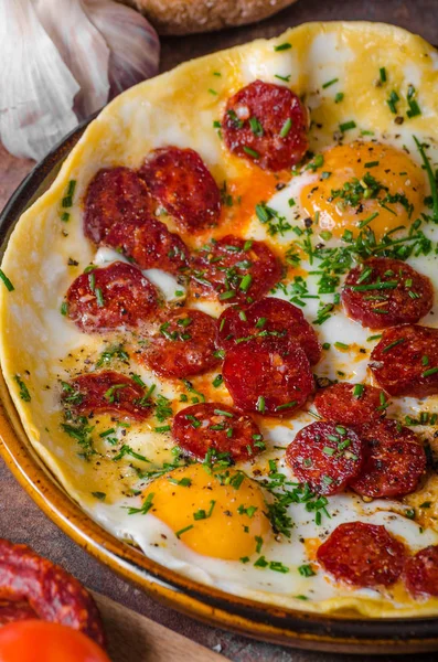 Omelette with chorizo and herbs — Stock Photo, Image