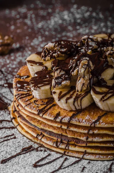 Rustikale Pfannkuchen mit Banane — Stockfoto