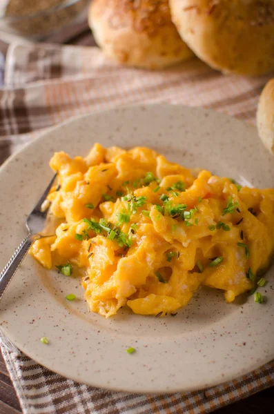 Scrambled eggs with buns — Stock Photo, Image