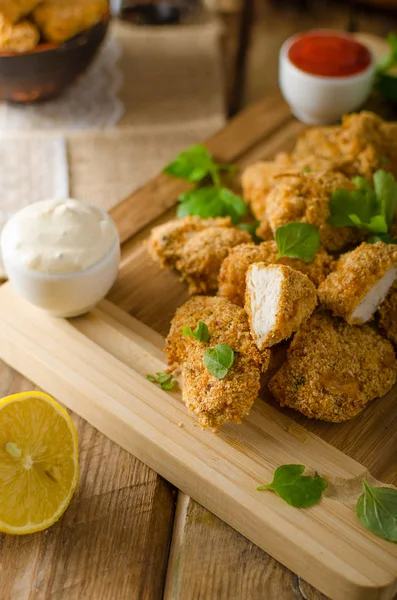 Chicken popcorn with garlic — Stock Photo, Image