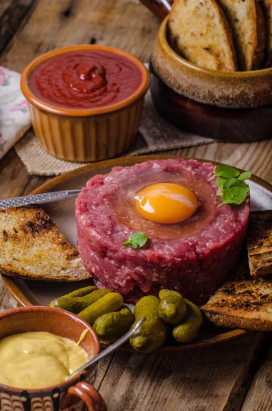 Beef tartare dish — Stock Photo, Image