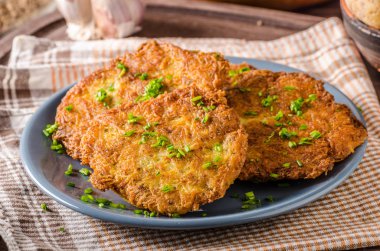 Kızarmış patates gözlemesi