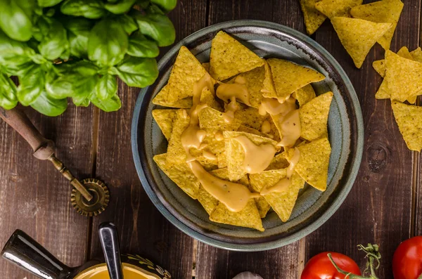 Nachos with homemade cheese dip — Stock Photo, Image