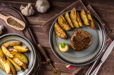 Biber sosu ve mantar biftek