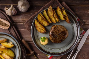 Biber sosu ve mantar biftek