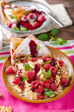 Fransız tostu ve böğürtlen