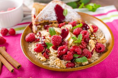 Fransız tostu ve böğürtlen