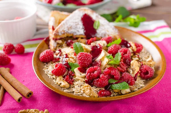 Tostadas francesas con bayas —  Fotos de Stock