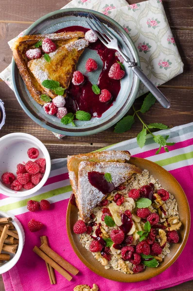 Tostadas francesas con bayas —  Fotos de Stock