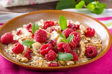 Fransız tostu ve böğürtlen