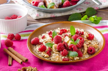 Fransız tostu ve böğürtlen