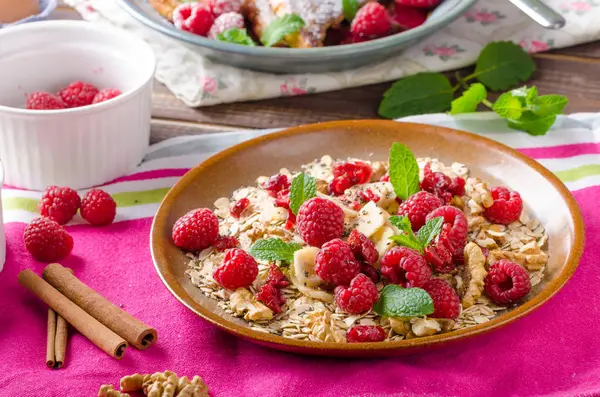 Fransız tostu ve böğürtlen