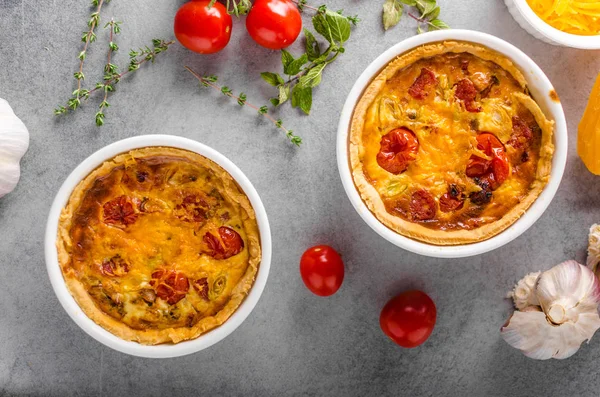 Mini quiche con salchicha — Foto de Stock