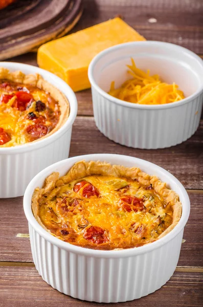 Mini quiche con salchicha — Foto de Stock