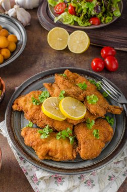 Ev yapımı ekmekli Alman Weiner 