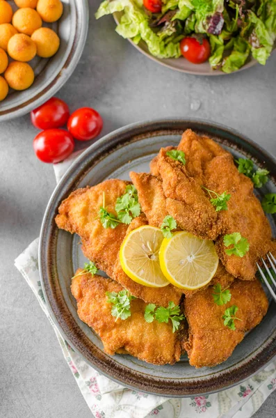 Zelfgemaakte Gepaneerde Duitse Weiner — Stockfoto