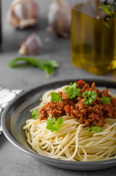 Espaguete bolonhesa caseiro — Fotografia de Stock