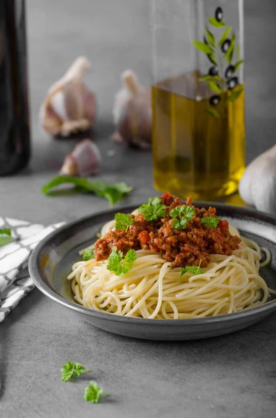Spaghetti bolognese zelfgemaakte — Stockfoto