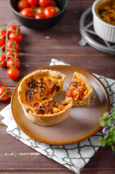 Mini quiche wih salsichas — Fotografia de Stock