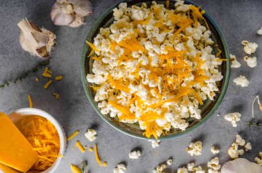 Ev yapımı peynir patlamış mısır