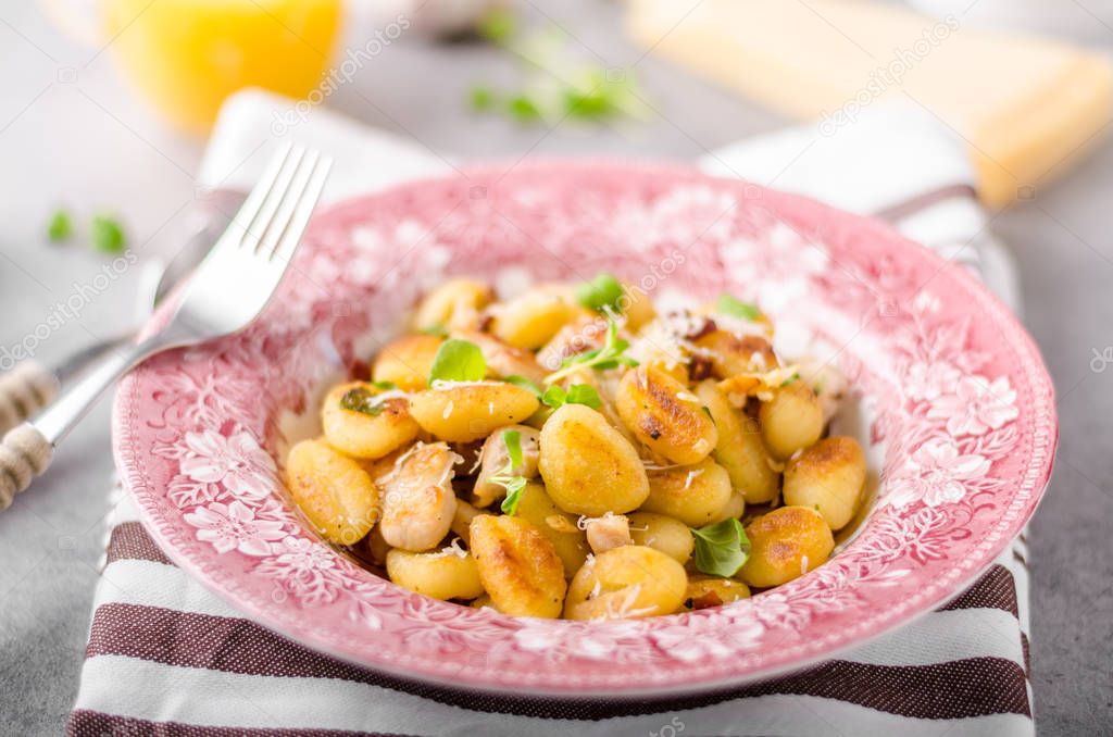 Roasted gnocchi with chicken