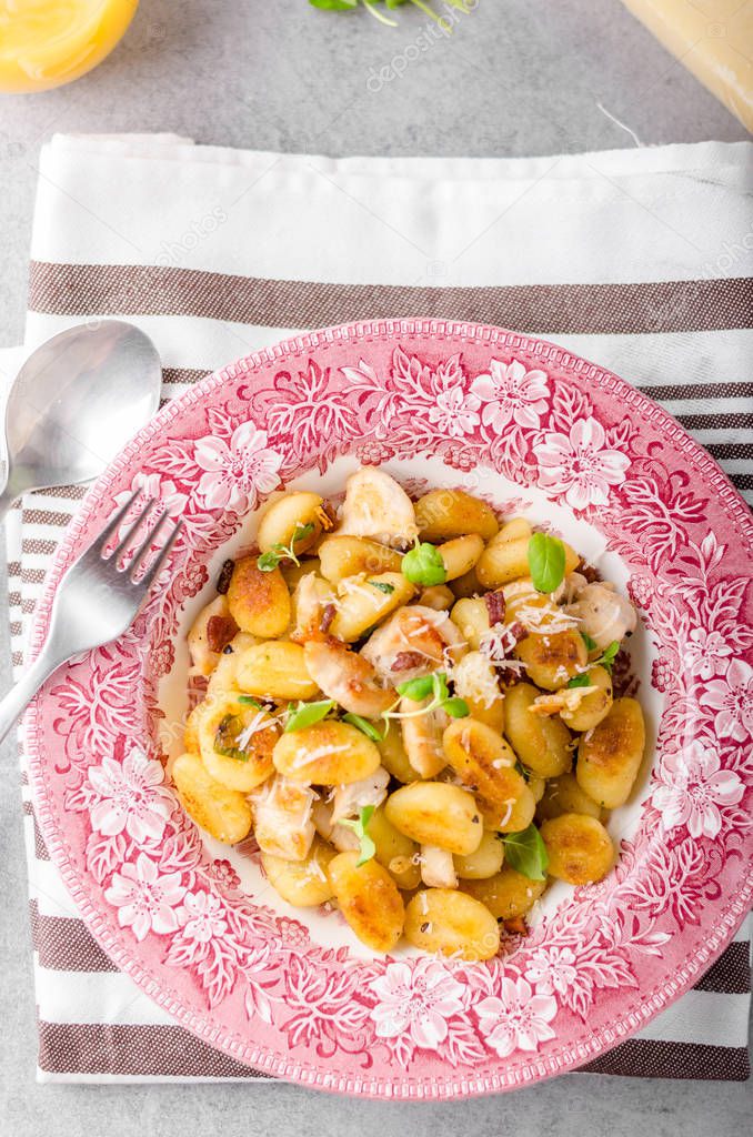 Roasted gnocchi with chicken