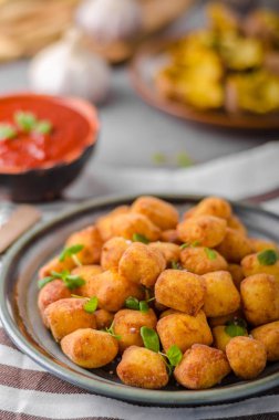 Ev yapımı kızarmış mini köfte