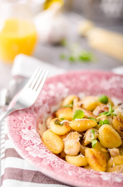 Gnocchi asado con pollo — Foto de Stock