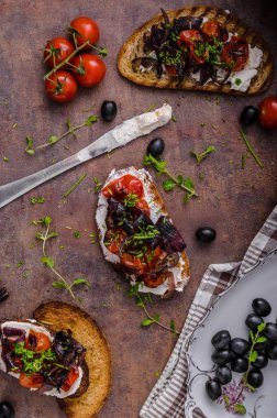 Kavrulmuş sebze ile tost