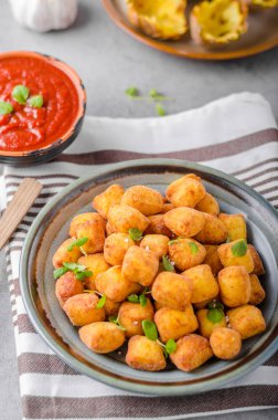 Ev yapımı kızarmış mini köfte