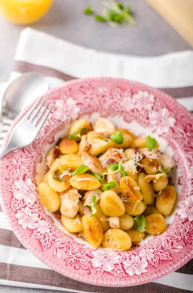 Gnocchi asado con pollo — Foto de Stock