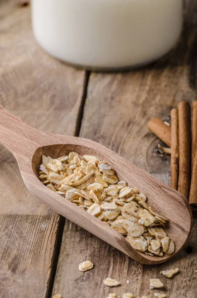 Havermout koekjes met banaan en kaneel — Stockfoto