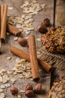 Muz ve tarçın ile yulaf ezmeli kurabiye