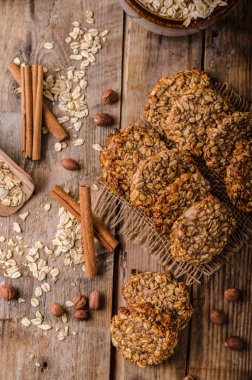 Muz ve tarçın ile yulaf ezmeli kurabiye