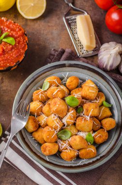 Altın kızarmış mini köfte