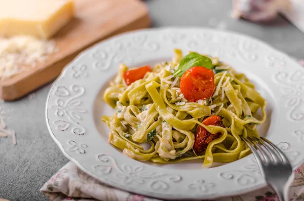 Deliciosa pasta con queso azul — Foto de Stock