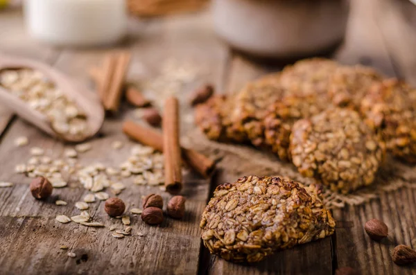 Biscoitos de aveia com banana e canela — Fotografia de Stock