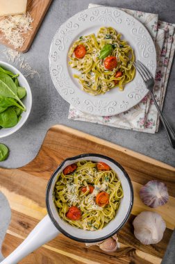 Mavi peynir ile lezzetli makarna