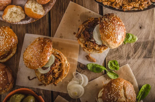 Barbecue tirato hamburger di maiale — Foto Stock