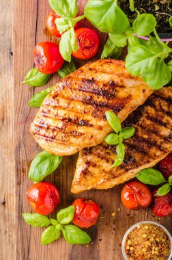 Tavuk biber biftek kavrulmuş sebze ile