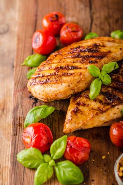 Tavuk biber biftek kavrulmuş sebze ile