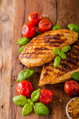 Tavuk biber biftek kavrulmuş sebze ile