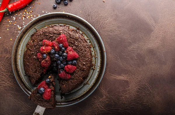 Brownies cake with chilli and berries — Stock Photo, Image