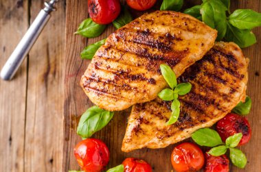 Tavuk biber biftek kavrulmuş sebze ile